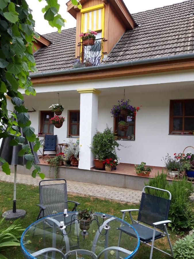 Hotel Rudolf'S Fogado à Zsira Extérieur photo