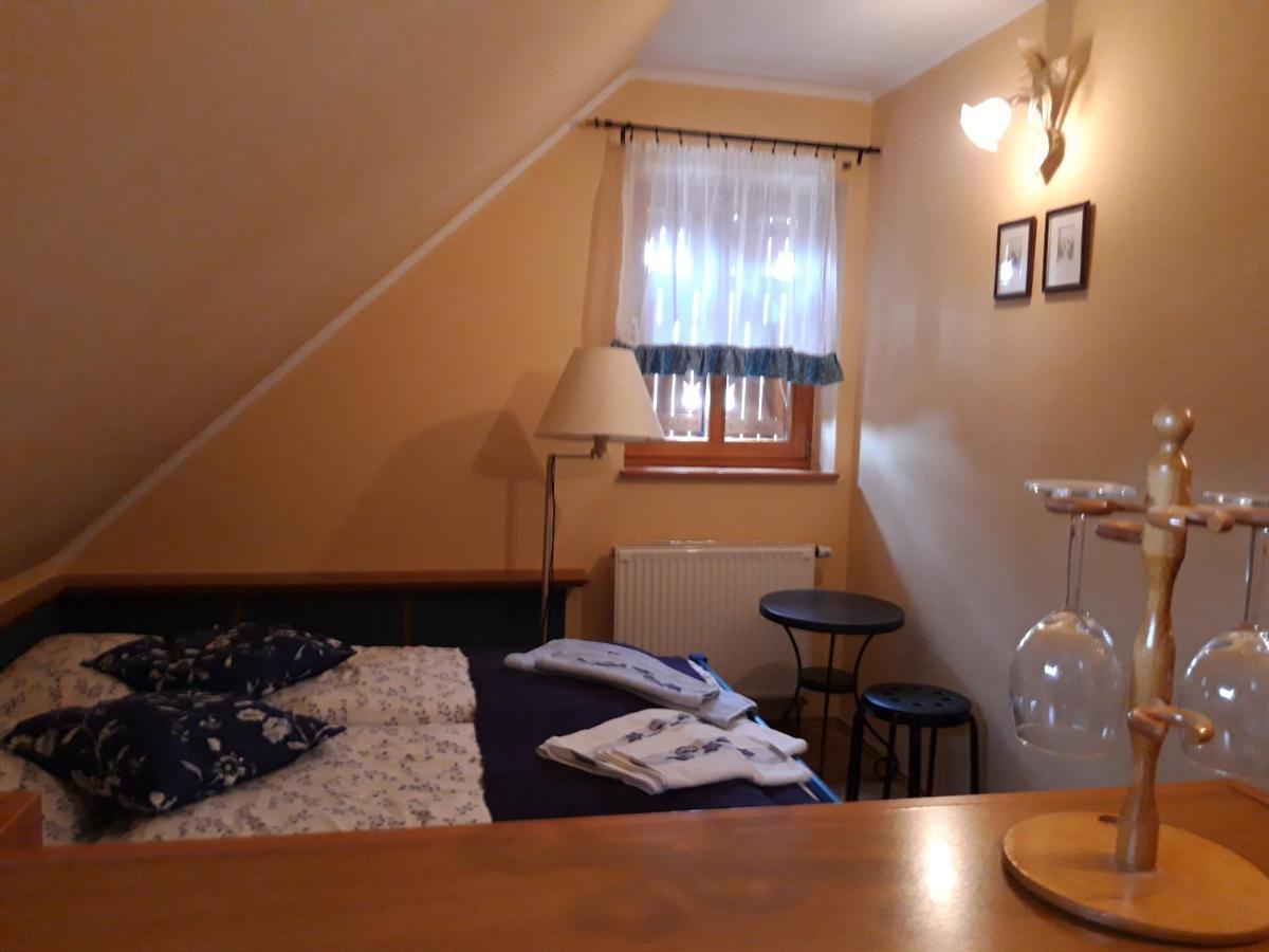 Hotel Rudolf'S Fogado à Zsira Extérieur photo