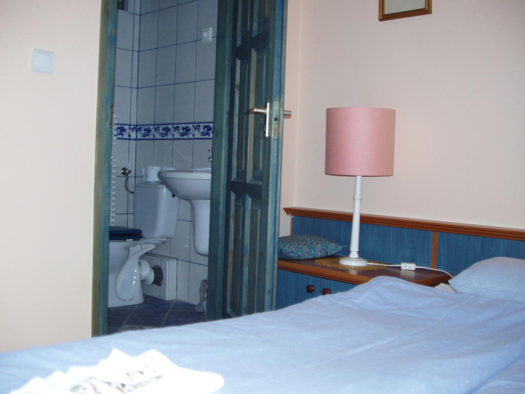 Hotel Rudolf'S Fogado à Zsira Extérieur photo