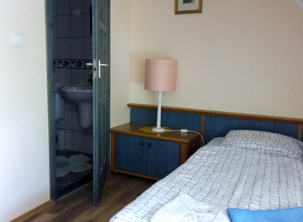 Hotel Rudolf'S Fogado à Zsira Extérieur photo